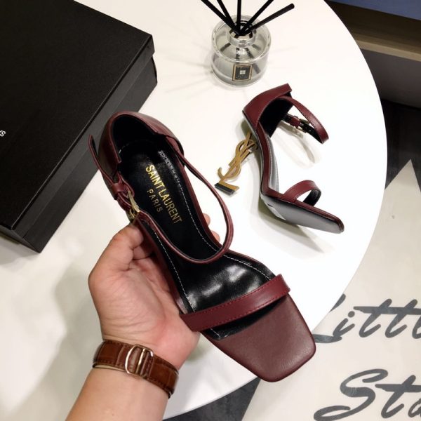 CASSANDRA FLAT SANDALS IN SMOOTH LEATHER