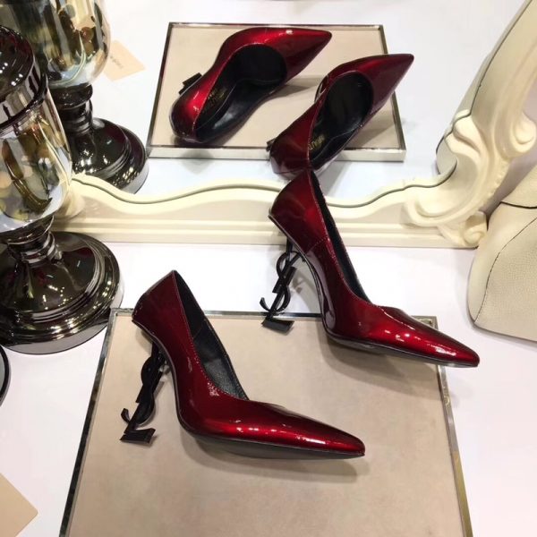 OPYUM PUMPS IN PATENT LEATHER