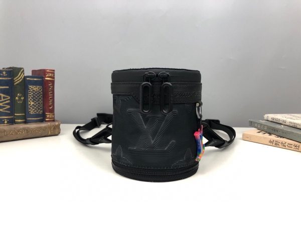 LV CIRCLE BAG