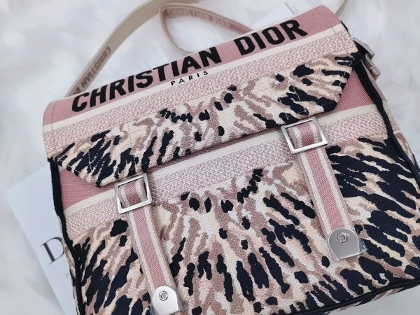 DR Crossbody