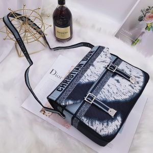 DR Crossbody