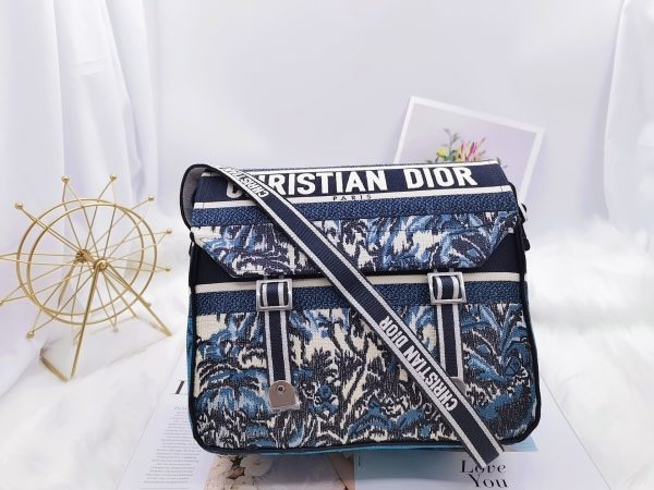 DR Crossbody