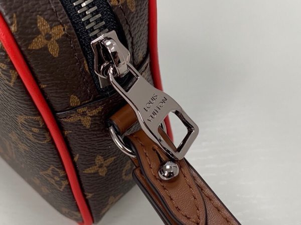 LV POCHETTE VOLGA