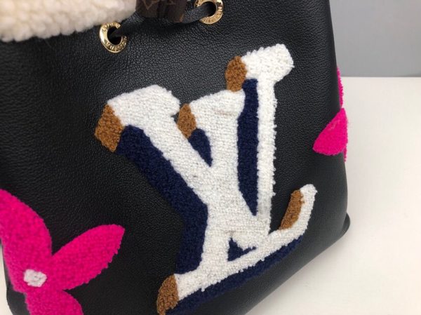 LV TOTE