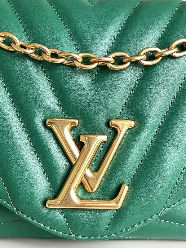 LV NEW WAVE CHAIN BAG