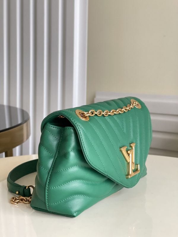 LV NEW WAVE CHAIN BAG