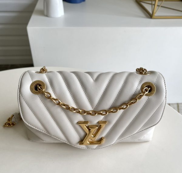 LV NEW WAVE CHAIN BAG