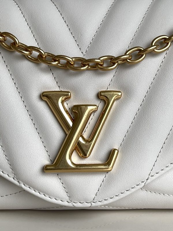 LV NEW WAVE CHAIN BAG