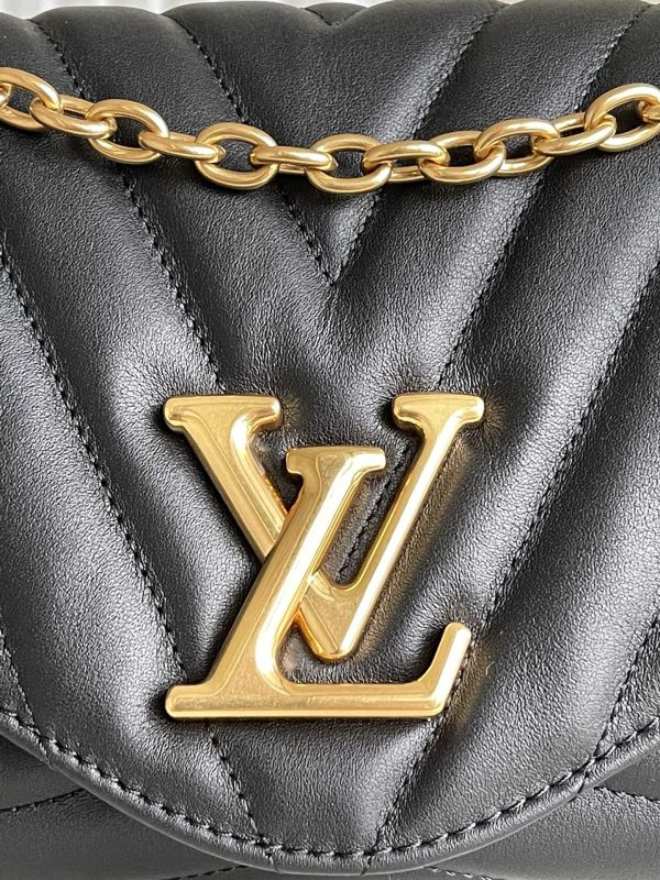 LV NEW WAVE CHAIN BAG