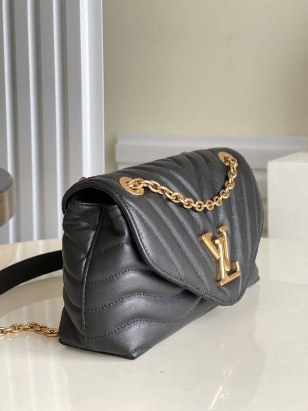 LV NEW WAVE CHAIN BAG