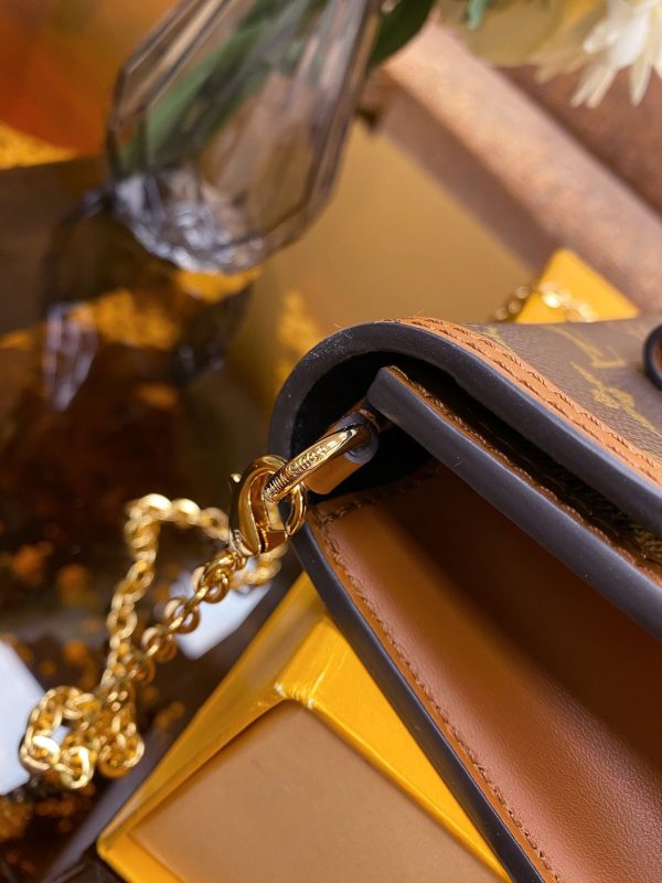 DAUPHINE CHAIN WALLET