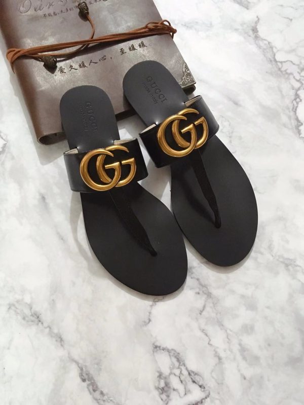 Leather thong sandal with Double G