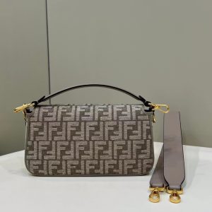 Baguette bag in dove gray