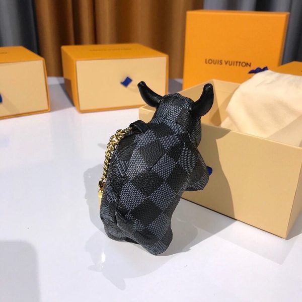 Best Quality Keychains LV 036