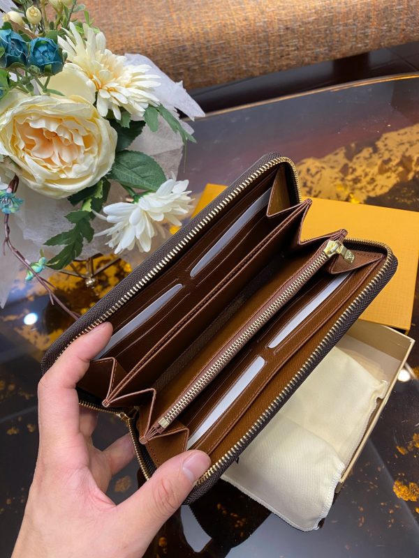 LV Monogram WALLET