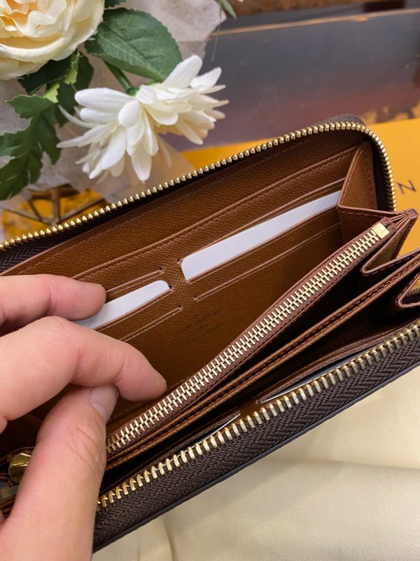 LV Monogram WALLET