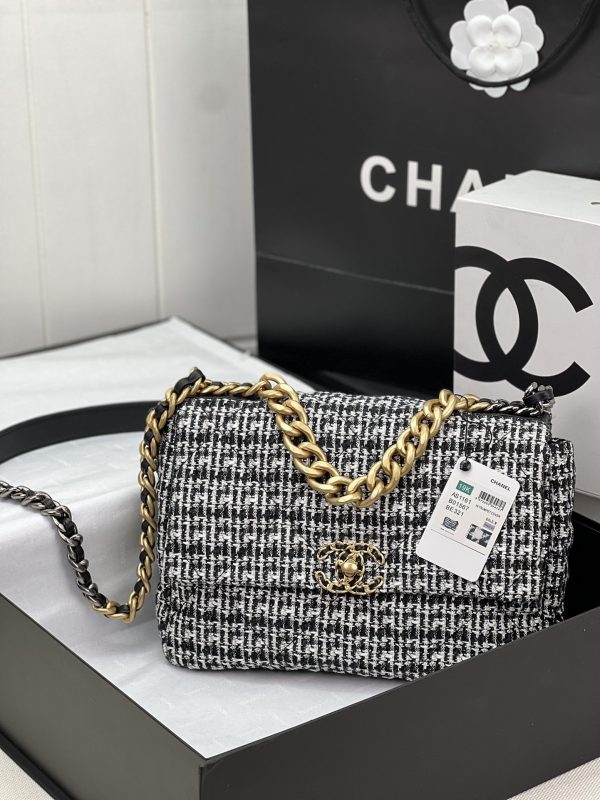 CN 19 LARGE HANDBAG