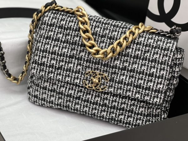 CN 19 LARGE HANDBAG