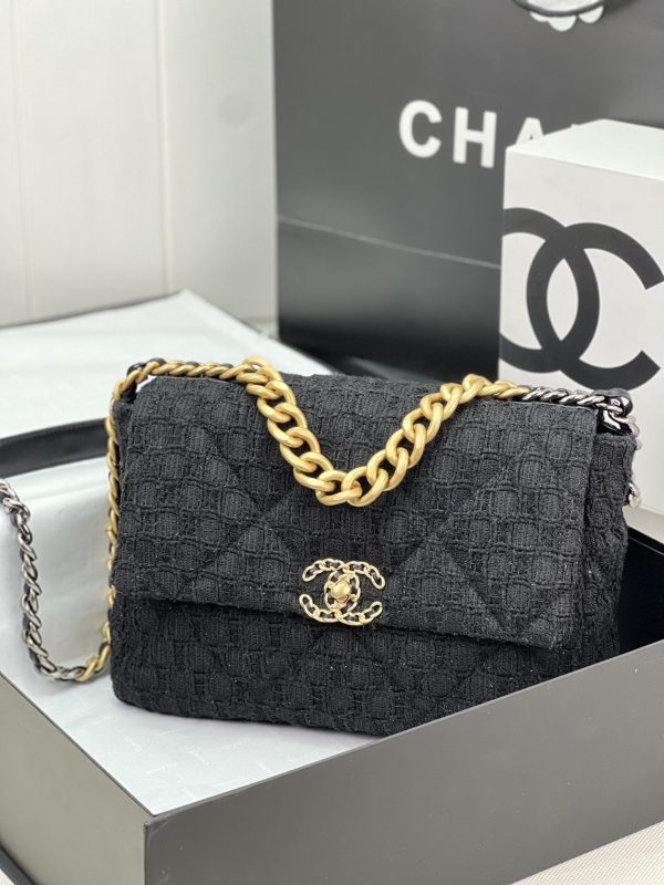 CN 19 LARGE HANDBAG