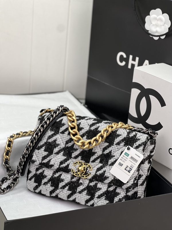 CN 19 LARGE HANDBAG