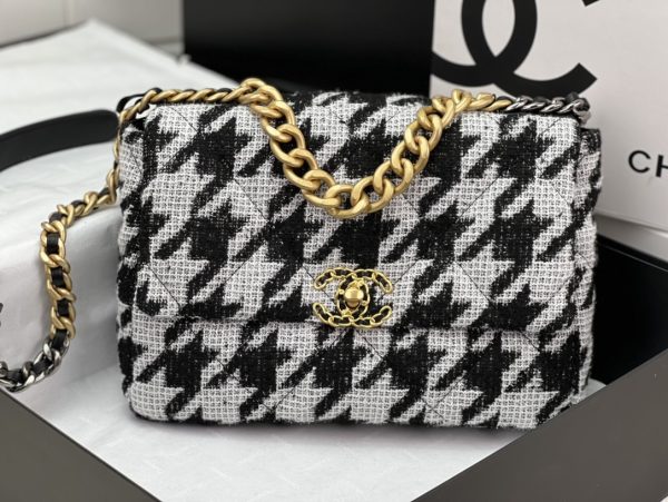 CN 19 LARGE HANDBAG