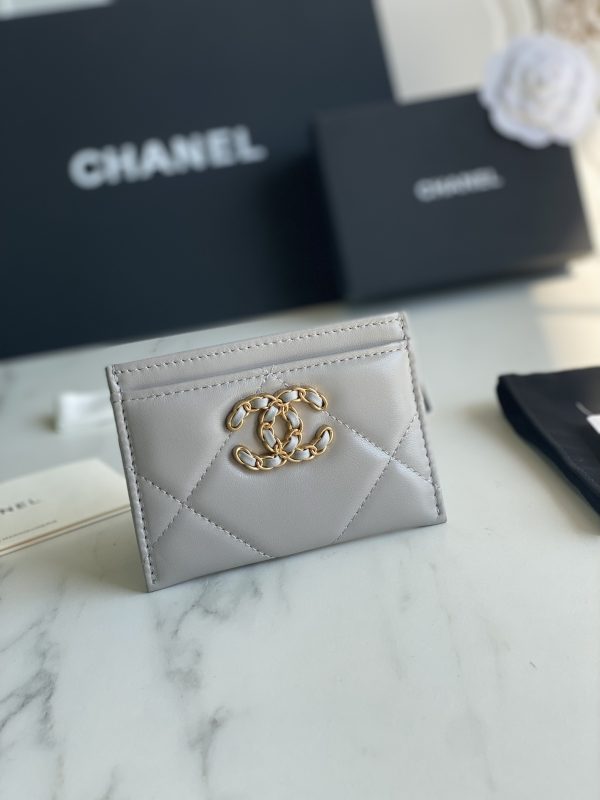 Chanl 19 CARD HOLDER