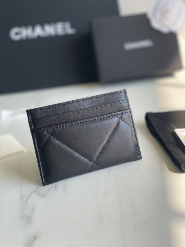 Chanl 19 CARD HOLDER