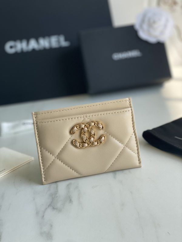 Chanl 19  CARD HOLDER