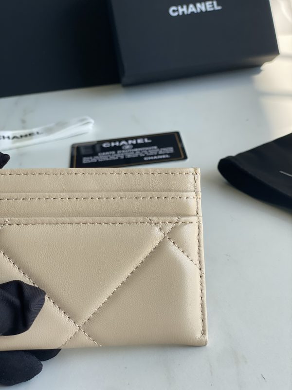 Chanl 19  CARD HOLDER