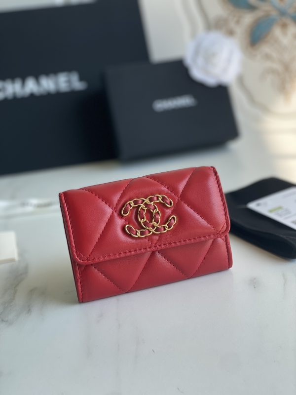 Chanl 19 FLAP CARD HOLDER