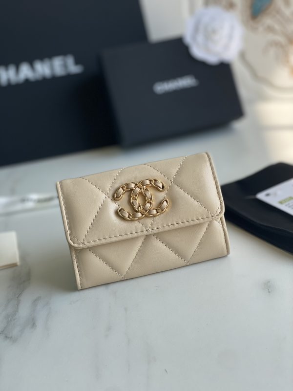 Chanl 19 FLAP CARD HOLDER