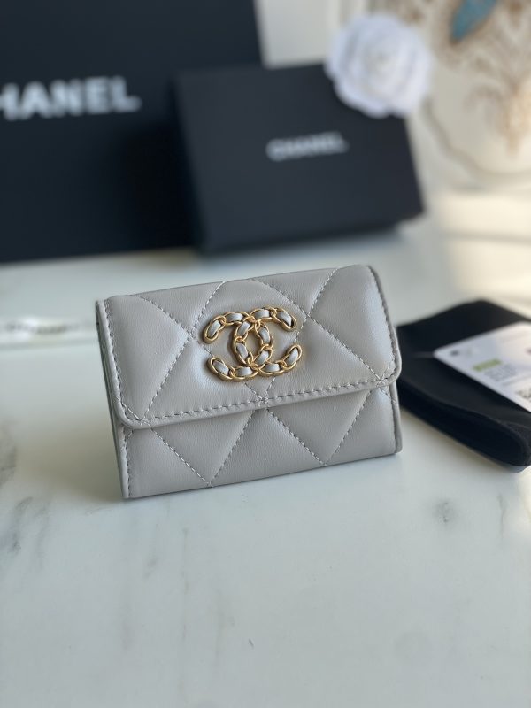 Chanl 19 FLAP CARD HOLDER