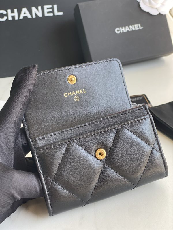 Chanl 19 FLAP CARD HOLDER