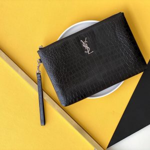 CASSANDRE SL MATELASSÉ DOCUMENT HOLDER IN GRAIN DE POUDRE EMBOSSED LEATHER