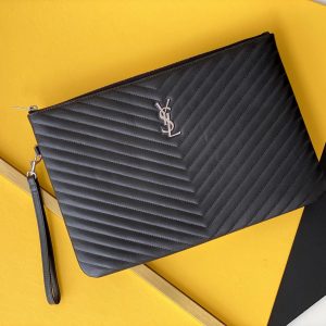 CASSANDRE SL MATELASSÉ DOCUMENT HOLDER IN GRAIN DE POUDRE EMBOSSED LEATHER