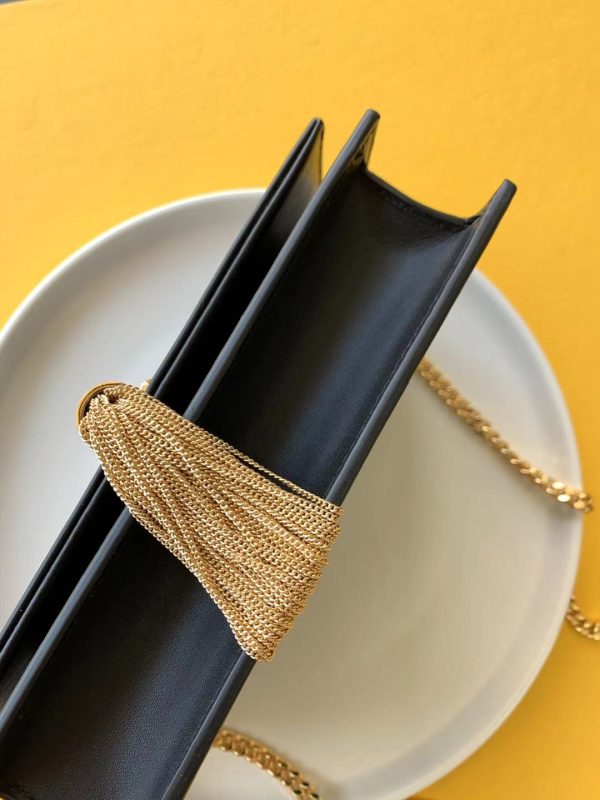 KATE CHAIN WALLET WITH TASSEL IN GRAIN DE POUDRE EMBOSSED LEATHER