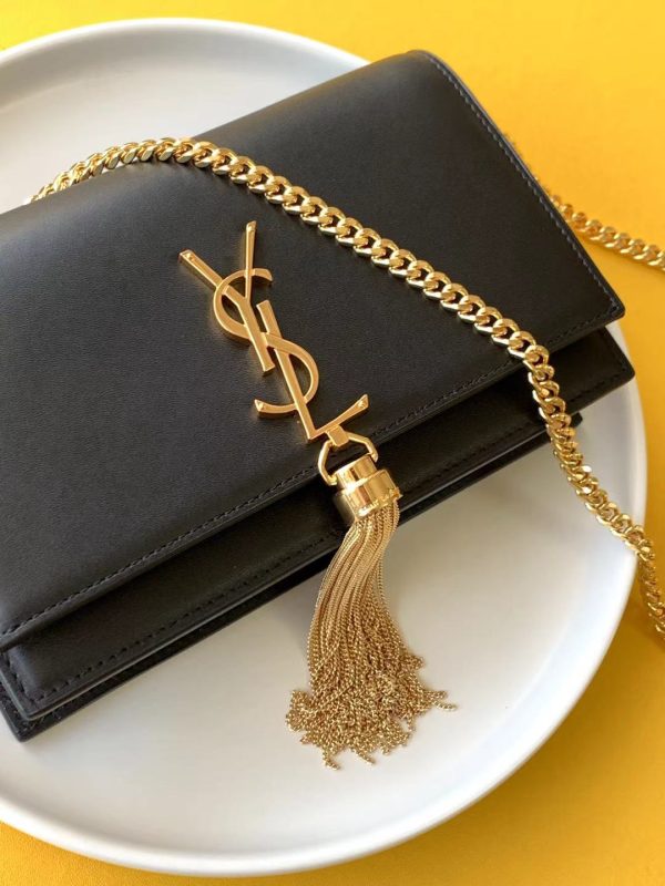 KATE CHAIN WALLET WITH TASSEL IN GRAIN DE POUDRE EMBOSSED LEATHER