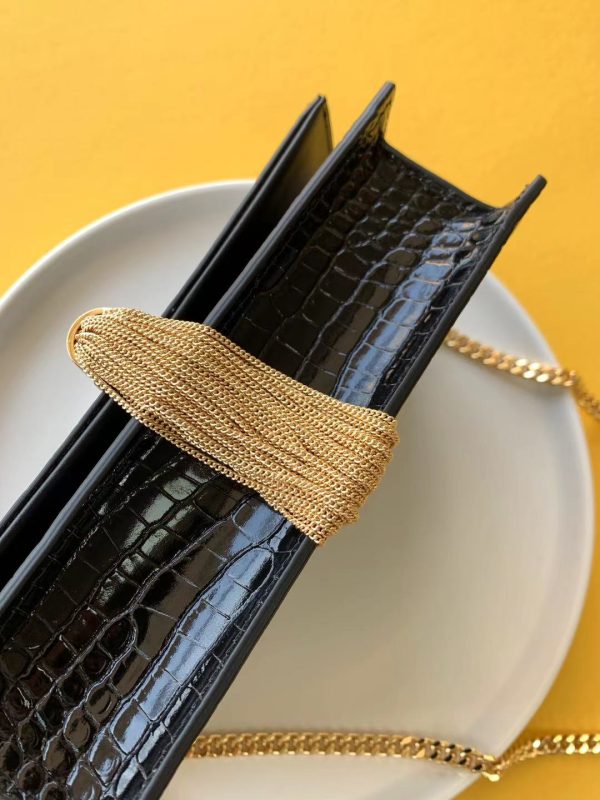 KATE CHAIN WALLET WITH TASSEL IN GRAIN DE POUDRE EMBOSSED LEATHER