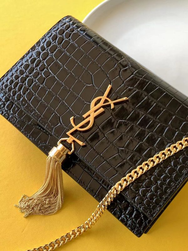 KATE CHAIN WALLET WITH TASSEL IN GRAIN DE POUDRE EMBOSSED LEATHER