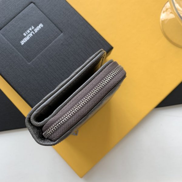 CASSANDRE MATELASSÉ COMPACT ZIP AROUND WALLET IN GRAIN DE POUDRE EMBOSSED LEATHER