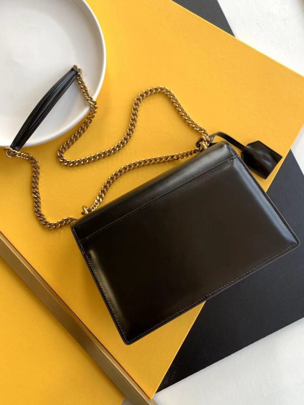 SUNSET MEDIUM CHAIN BAG IN SMOOTH LEATHER