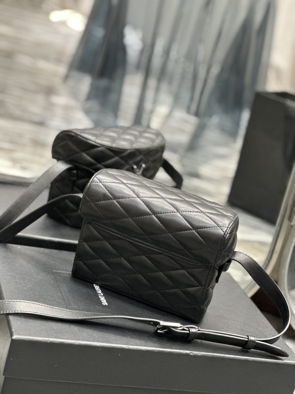 JUNE BOX BAG IN QUILTED PATENT LEATHER