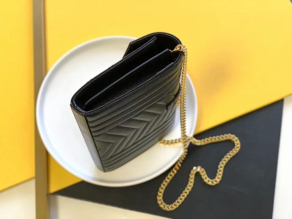 ENVELOPE CHAIN WALLET IN MIX MATELASSÉ GRAIN DE POUDRE EMBOSSED LEATHER