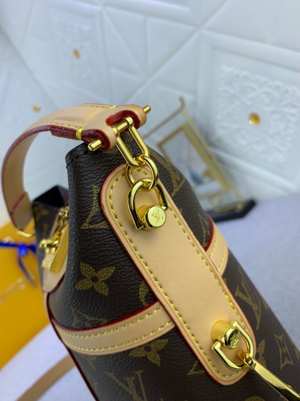 Laveszi Luxury Bags LV 647