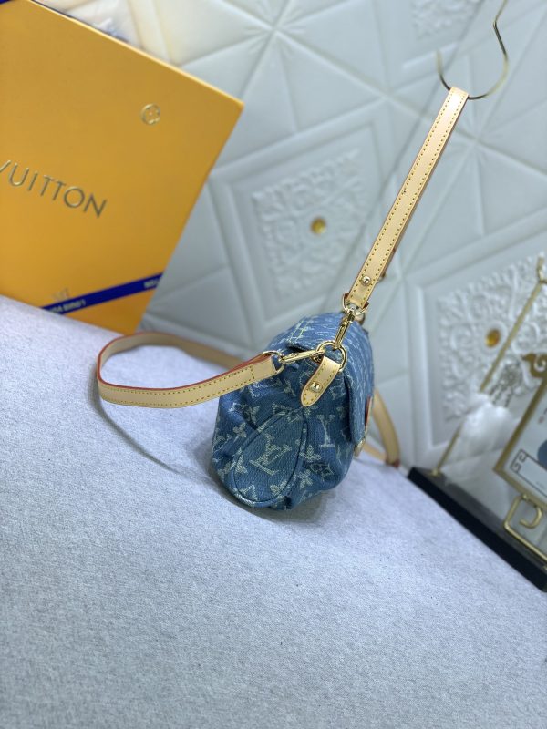 Louis Vuitton Pleaty bag in blue denim