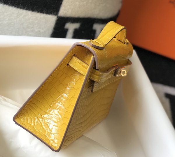 HERMES MINI KELLY POCHETTE CROCODILE GOLD TONED HARDWARE YELLOW 22CM