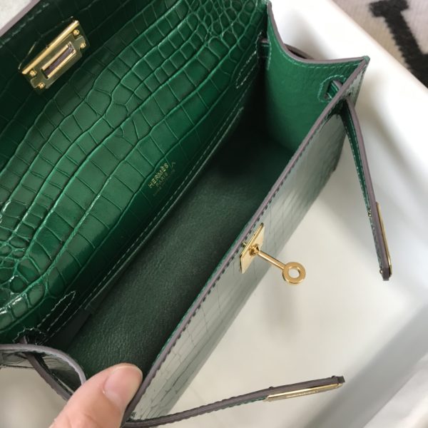 HERMES MINI KELLY POCHETTE CROCODILE GOLD TONED HARDWARE GREEN 22CM