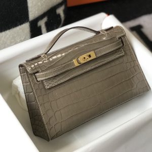 HERMES MINI KELLY POCHETTE CROCODILE GOLD TONED HARDWARE GREY 22CM