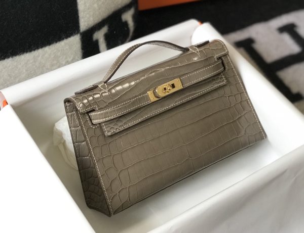 HERMES MINI KELLY POCHETTE CROCODILE GOLD TONED HARDWARE GREY 22CM