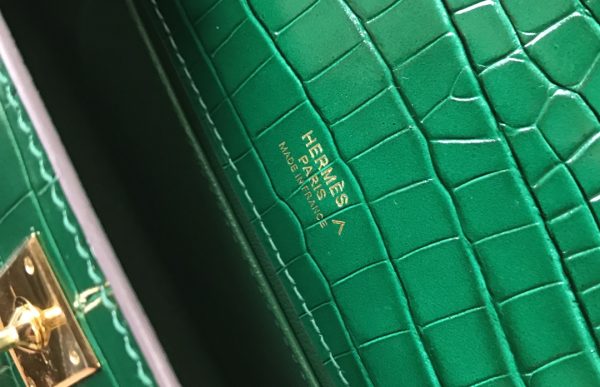 HERMES MINI KELLY POCHETTE CROCODILE GOLD TONED HARDWARE GREEN 22CM